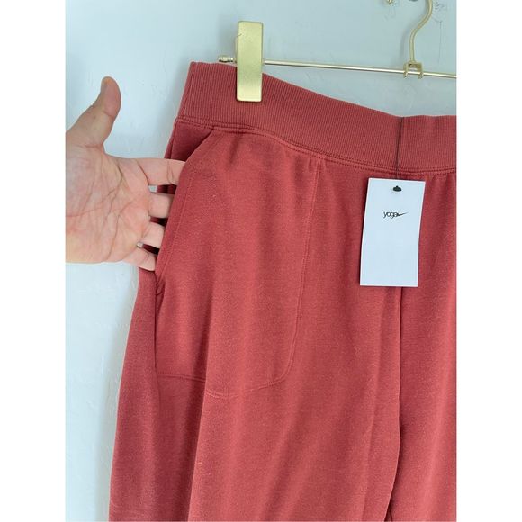 NIKE Yoga Luxe Cropped Pants Size Medium - Picture 2 of 7